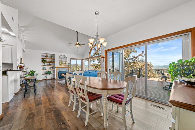 5227 Pioneer Road, Medford, OR 97501