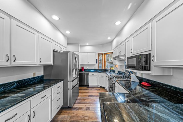 5227 Pioneer Road, Medford, OR 97501