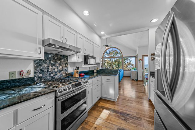 5227 Pioneer Road, Medford, OR 97501