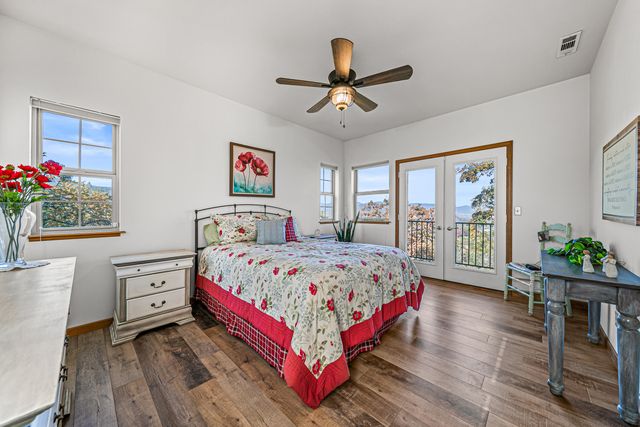 5227 Pioneer Road, Medford, OR 97501