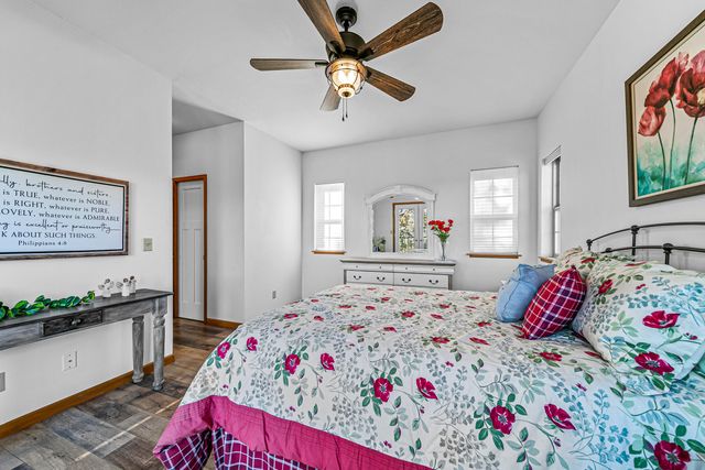 5227 Pioneer Road, Medford, OR 97501