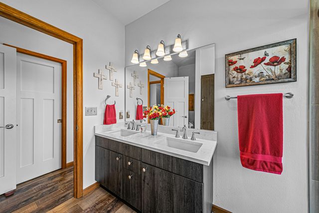 5227 Pioneer Road, Medford, OR 97501