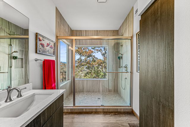 5227 Pioneer Road, Medford, OR 97501