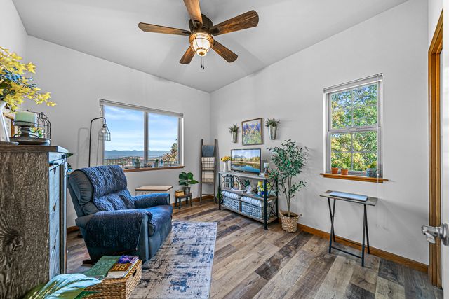 5227 Pioneer Road, Medford, OR 97501