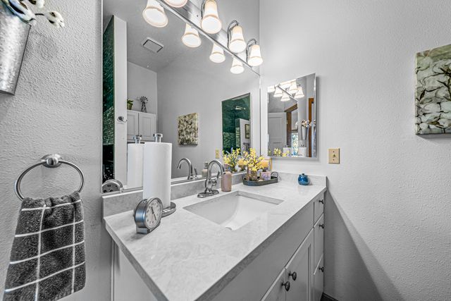 5227 Pioneer Road, Medford, OR 97501