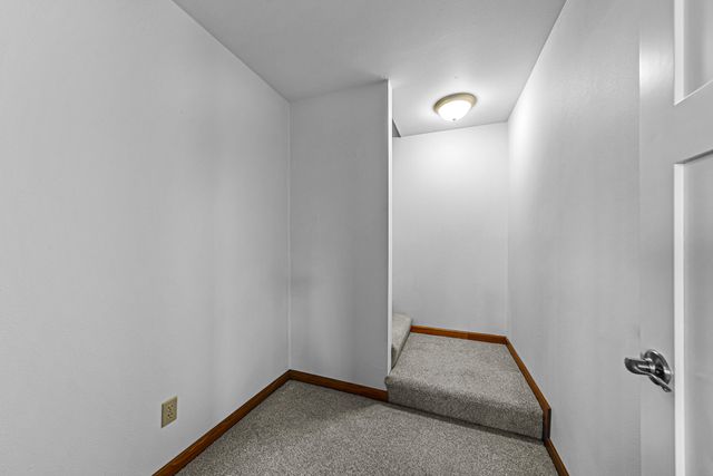 5227 Pioneer Road, Medford, OR 97501