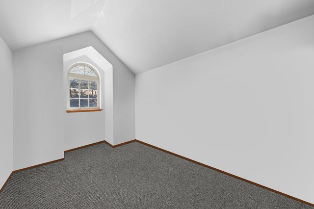 5227 Pioneer Road, Medford, OR 97501