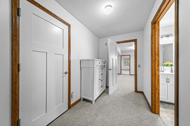 5227 Pioneer Road, Medford, OR 97501