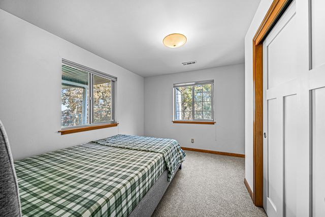 5227 Pioneer Road, Medford, OR 97501