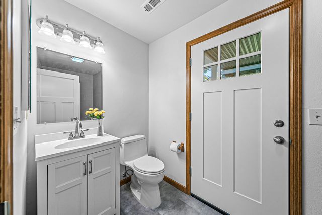 5227 Pioneer Road, Medford, OR 97501