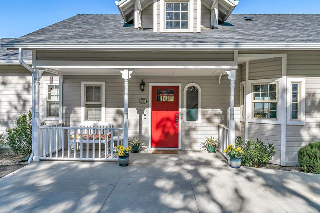 5227 Pioneer Road, Medford, OR 97501