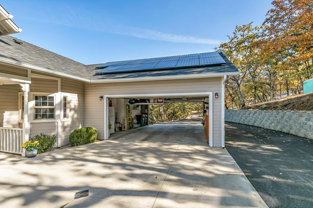 5227 Pioneer Road, Medford, OR 97501