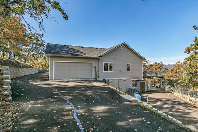 5227 Pioneer Road, Medford, OR 97501