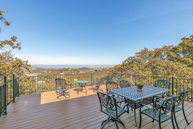 5227 Pioneer Road, Medford, OR 97501