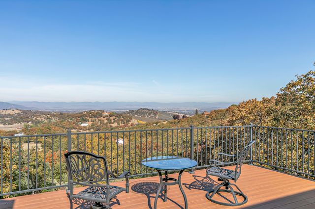 5227 Pioneer Road, Medford, OR 97501