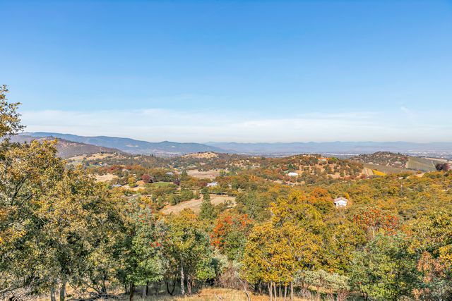 5227 Pioneer Road, Medford, OR 97501