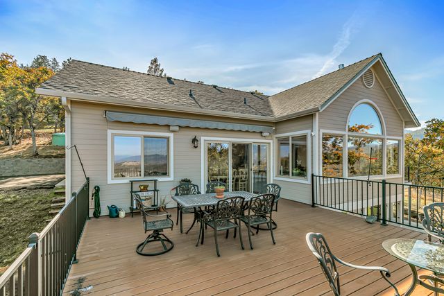 5227 Pioneer Road, Medford, OR 97501