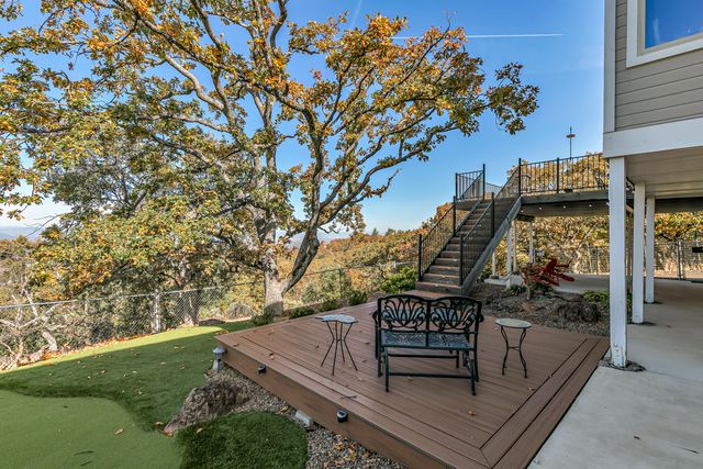 5227 Pioneer Road, Medford, OR 97501