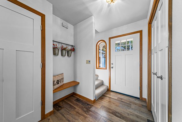 5227 Pioneer Road, Medford, OR 97501