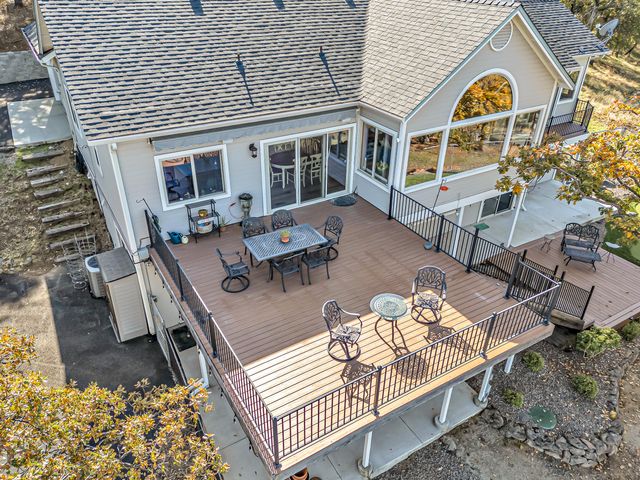 5227 Pioneer Road, Medford, OR 97501