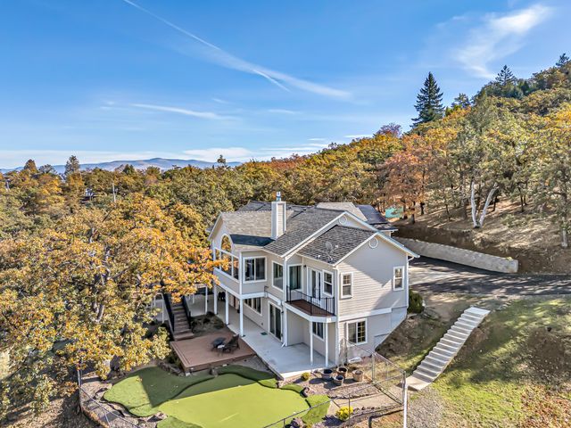 5227 Pioneer Road, Medford, OR 97501