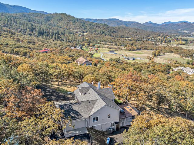 5227 Pioneer Road, Medford, OR 97501