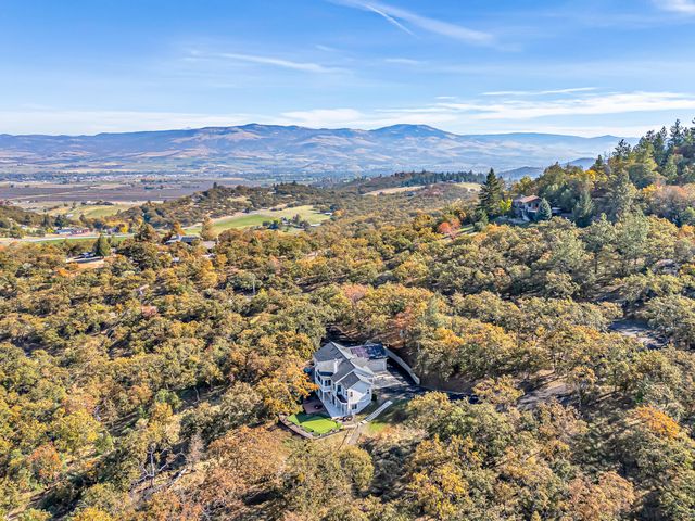 5227 Pioneer Road, Medford, OR 97501