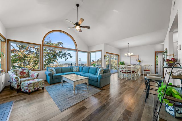 5227 Pioneer Road, Medford, OR 97501