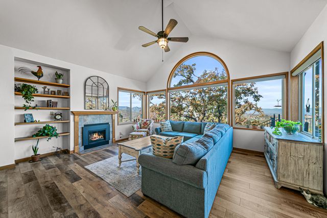 5227 Pioneer Road, Medford, OR 97501