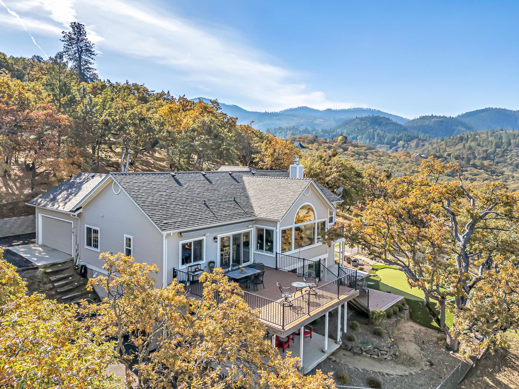 5227 Pioneer Road, Medford, OR 97501