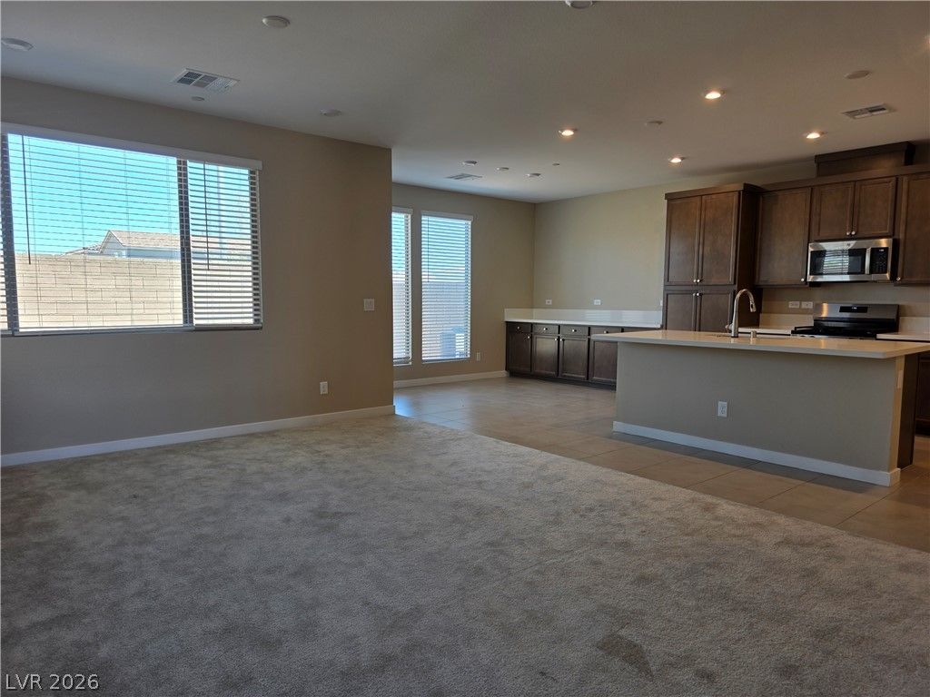 Image 5 of property listing at 4320 Tallow Falls Avenue, Las Vegas, NV 89141