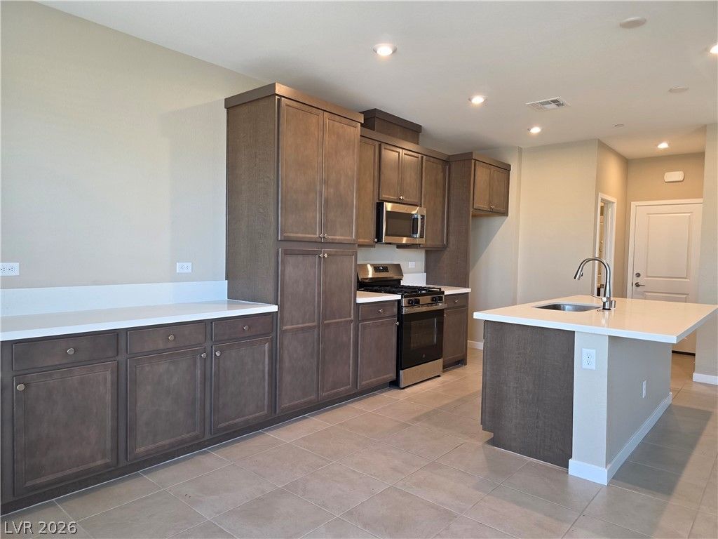Image 7 of property listing at 4320 Tallow Falls Avenue, Las Vegas, NV 89141