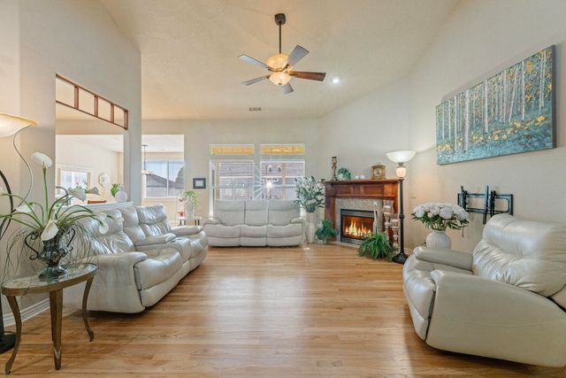 128 Oak Point Drive, Eagle Point, OR 97524