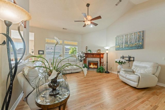 128 Oak Point Drive, Eagle Point, OR 97524