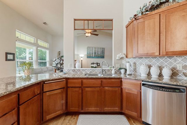 128 Oak Point Drive, Eagle Point, OR 97524