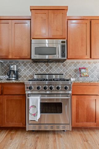 128 Oak Point Drive, Eagle Point, OR 97524