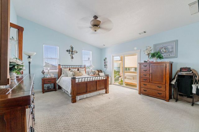 128 Oak Point Drive, Eagle Point, OR 97524