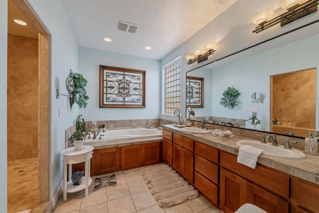 128 Oak Point Drive, Eagle Point, OR 97524