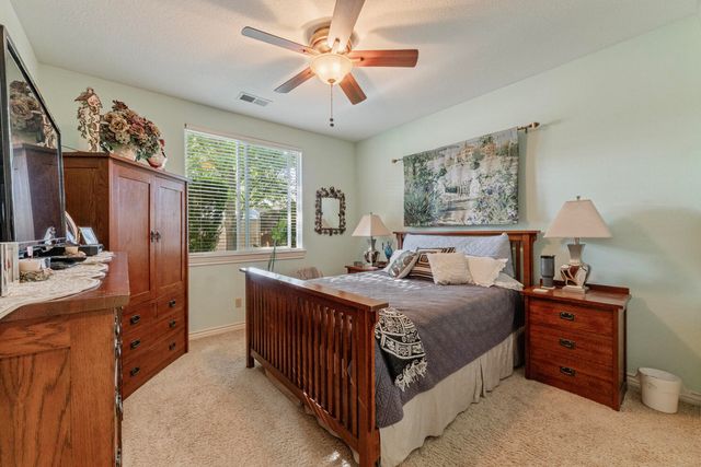 128 Oak Point Drive, Eagle Point, OR 97524