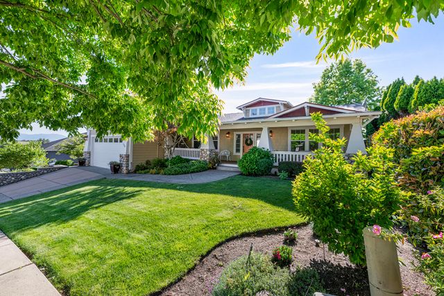 128 Oak Point Drive, Eagle Point, OR 97524
