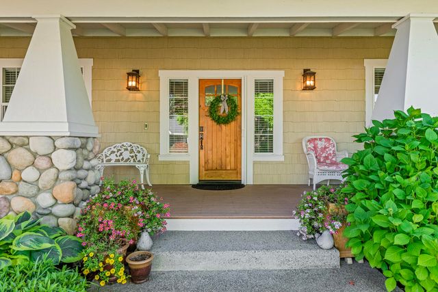128 Oak Point Drive, Eagle Point, OR 97524