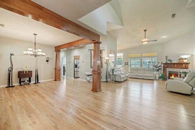 128 Oak Point Drive, Eagle Point, OR 97524