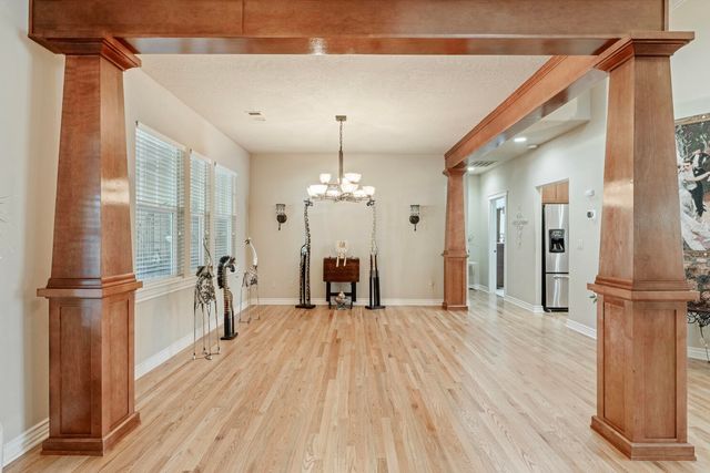 128 Oak Point Drive, Eagle Point, OR 97524