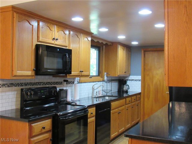 3715 Riviera Avenue NW, Massillon, OH 44646