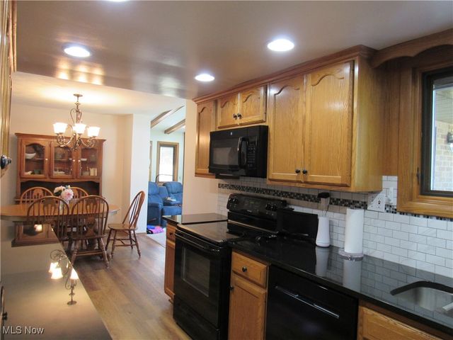 3715 Riviera Avenue NW, Massillon, OH 44646