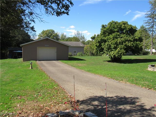 3715 Riviera Avenue NW, Massillon, OH 44646