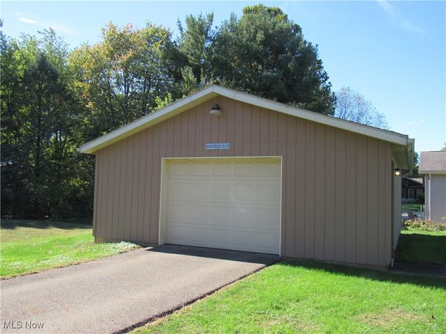 3715 Riviera Avenue NW, Massillon, OH 44646