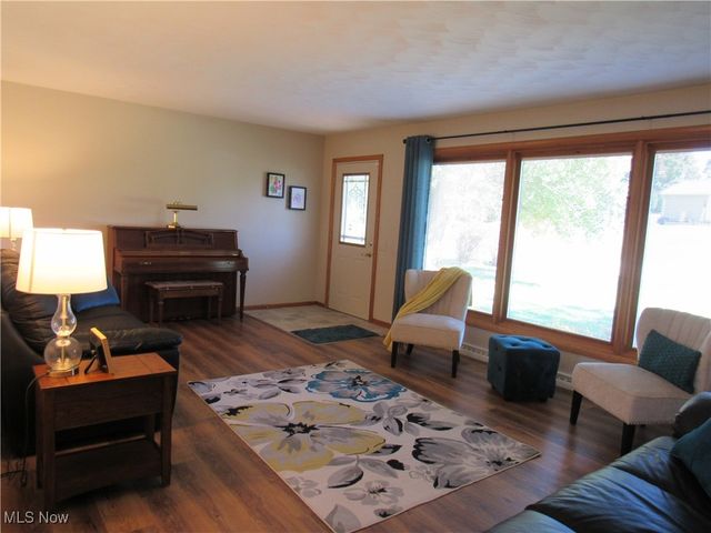 3715 Riviera Avenue NW, Massillon, OH 44646