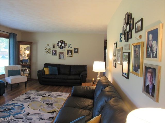 3715 Riviera Avenue NW, Massillon, OH 44646