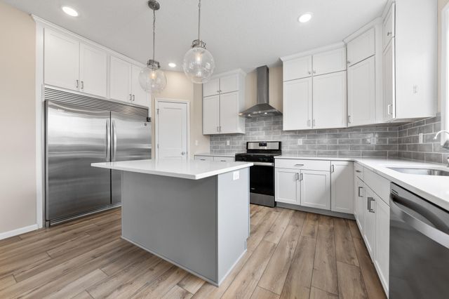 20037 Hamlet Lane, Lakeville, MN 55044